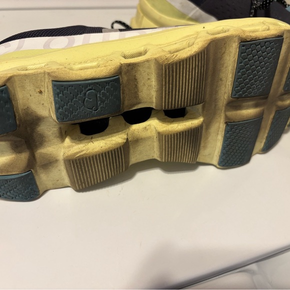 On Running Men's Black and Yellow Athletic Shoes - Picture 4 of 5